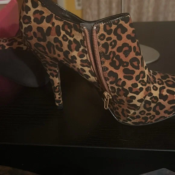 Qupid Leopard Print Booties - Picture 6 of 8